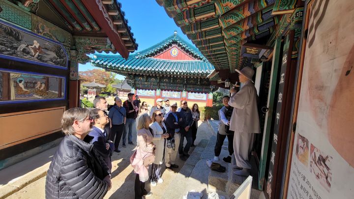 K-헤리티지 리더십 프로그램에 참여한 외국인들(사진=국가유산청 제공) 2025.10.24. photo@newsis.com *재판매 및 DB 금지