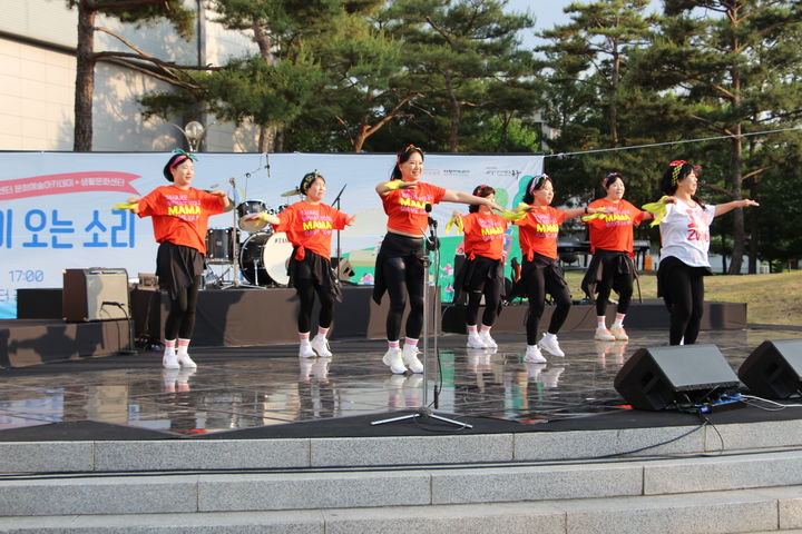 [대구=뉴시스] 지난해 가을이 오는 소리 공연 모습. (사진=대구 아양아트센터 제공) 2025.10.24. photo@newsis.com *재판매 및 DB 금지