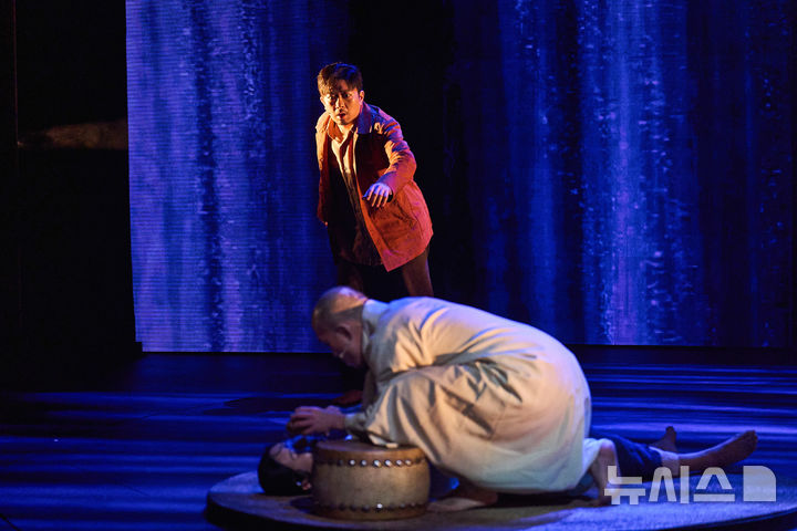  [서울=뉴시스]소리극 '서편제; 디 오리지널' 공연 장면. (사진=국립정동극장 제공)