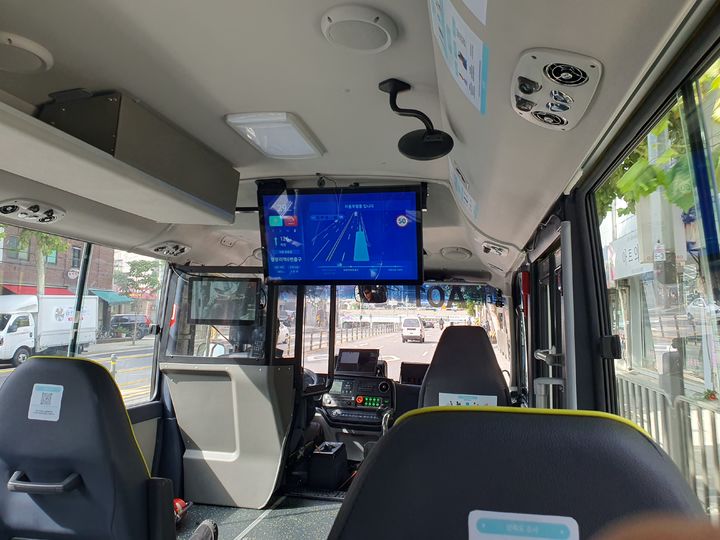 [서울=뉴시스] 동대문구에서 운행 중인 자율주행버스 '동대문A01'의 내부 모습.2025.10.24. photo@newsis.com *재판매 및 DB 금지