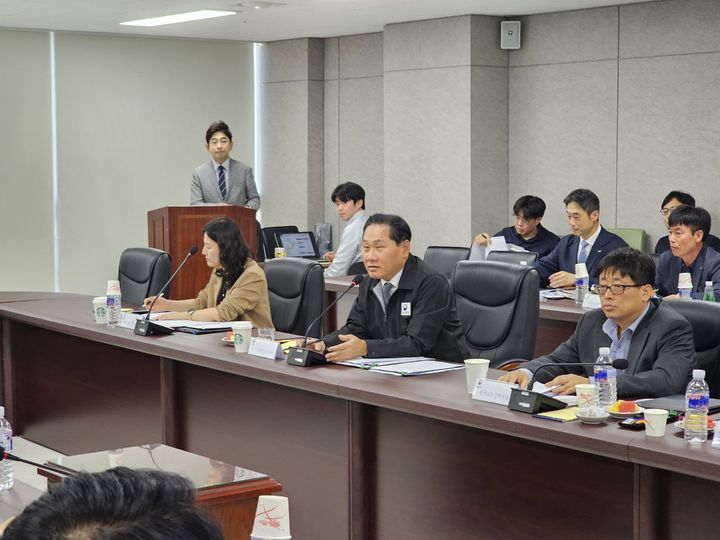 [서울=뉴시스] 김용석 국토교통부 대도시권 광역교통위원장은 24일 오후 '신도시 교통대책 신속추진 TF'의 일환으로 하남교산 공공주택지구 현장을 찾아 광역교통개선대책 사업 추진 상황을 점검했다. (사진=국토부 제공) 2025.10.24. photo@newsis.com *재판매 및 DB 금지