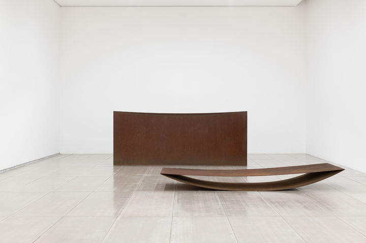 김인겸, 묵시공간-공 Revelational Space-Emptiness 1999, Steel, 40 x 300 x 120cm(앞), 120 x 300 x 30cm(뒤) *재판매 및 DB 금지