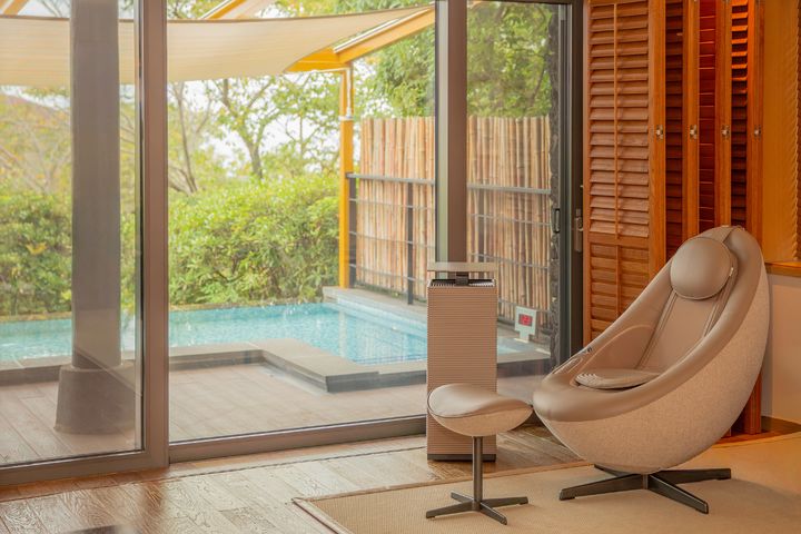 [서울=뉴시스]롯데호텔 제주 '코웨이 X 풀빌라 스위트' 객실 전경.(사진=코웨이 제공) 2025.10.25. photo@newsis.com *재판매 및 DB 금지