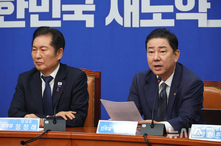 [서울=뉴시스] 고승민 기자 = 김병기 더불어민주당 원내대표가 24일 서울 여의도 국회에서 열린 최고위원회의에서 발언하고 있다. 2025.10.24. kkssmm99@newsis.com