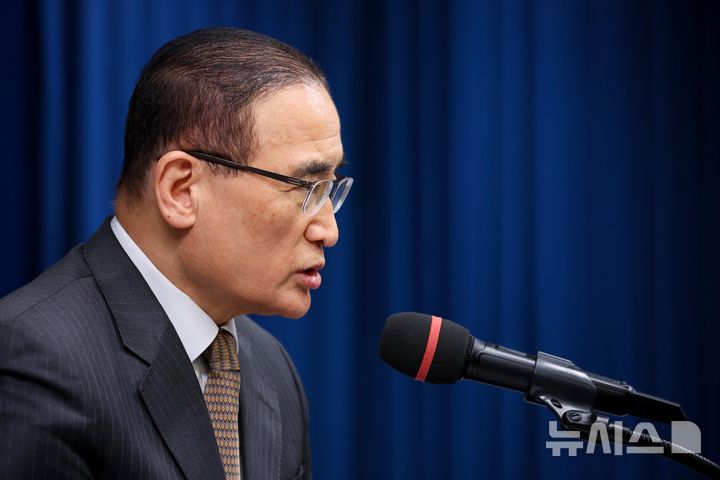 [서울=뉴시스] 고범준 기자 = 위성락 국가안보실장이 24일 서울 용산 대통령실 청사에서 ASEAN 순방 및 APEC 정상회의 일정 관련 브리핑을 하고 있다. (대통령실통신사진기자단) 2025.10.24. bjko@newsis.com