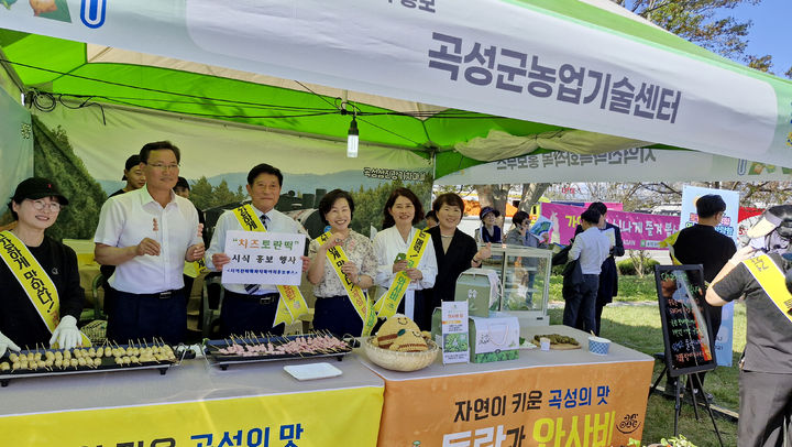 [곡성=뉴시스] 전남 곡성군, 국제농업박람회에서 지역 특산품 홍보. (사진=곡성군청 제공). photo@newsis.com *재판매 및 DB 금지