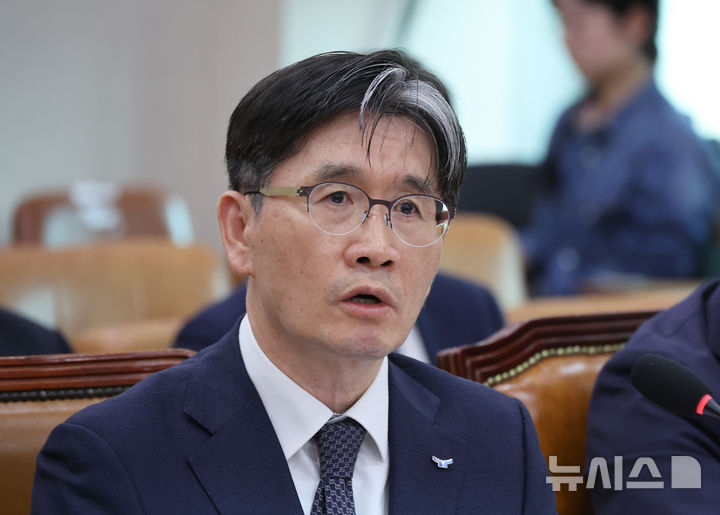 [서울=뉴시스] 김금보 기자 = 오동운 고위공직자범죄수사처장이 24일 오후 서울 여의도 국회에서 열린 법제사법위원회의 고위공직자범죄수사처에 대한 국정감사에서 질의에 답하고 있다. 2025.10.24. kgb@newsis.com