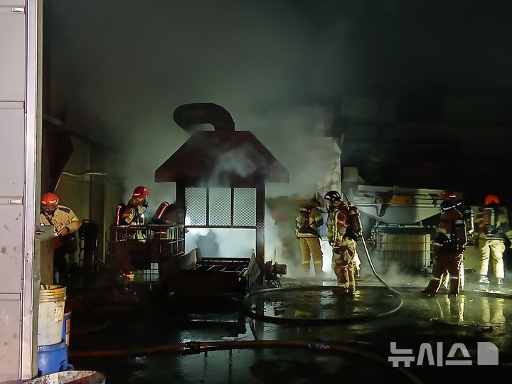 [진천=뉴시스] 화재 현장 (사진= 진천소방서 제공) 2025.10.25. photo@newsis.com *재판매 및 DB 금지