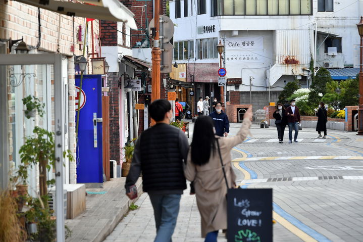 [수원=뉴시스] 행리단길 전경. (사진=수원시 제공) 2025.10.25. photo@newsis.com *재판매 및 DB 금지