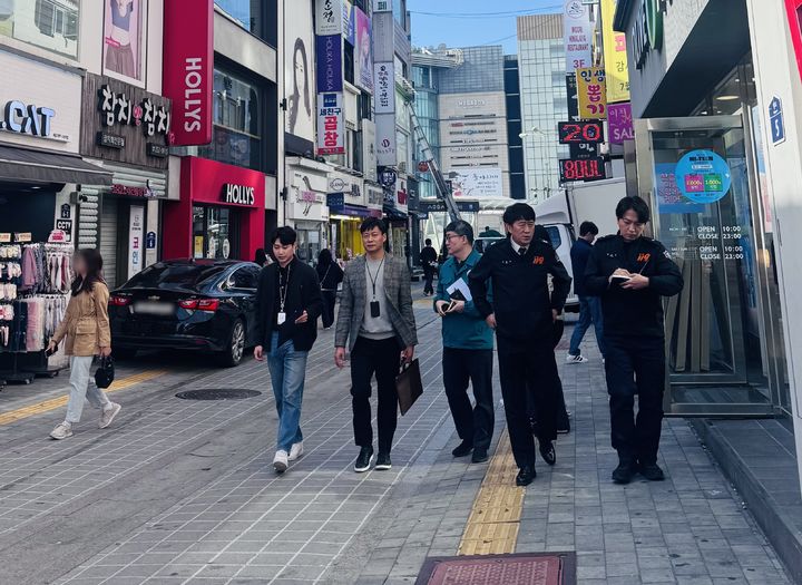 [수원=뉴시스] 안전점검. (사진=수원시 제공) 2025.10.25. photo@newsis.com *재판매 및 DB 금지