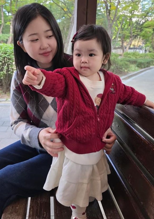 [서울=뉴시스] 방송인 박수홍의 아내 김다예가 딸 재이와 함께한 근황을 전했다. (사진=김다예 인스타그램 캡처) 2025.10.25. photo@newsis.com  *재판매 및 DB 금지