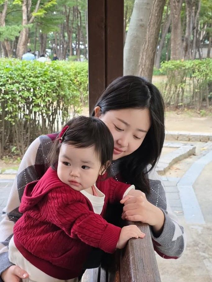 [서울=뉴시스] 방송인 박수홍의 아내 김다예가 딸 재이와 함께한 근황을 전했다. (사진=김다예 인스타그램 캡처) 2025.10.25. photo@newsis.com  *재판매 및 DB 금지