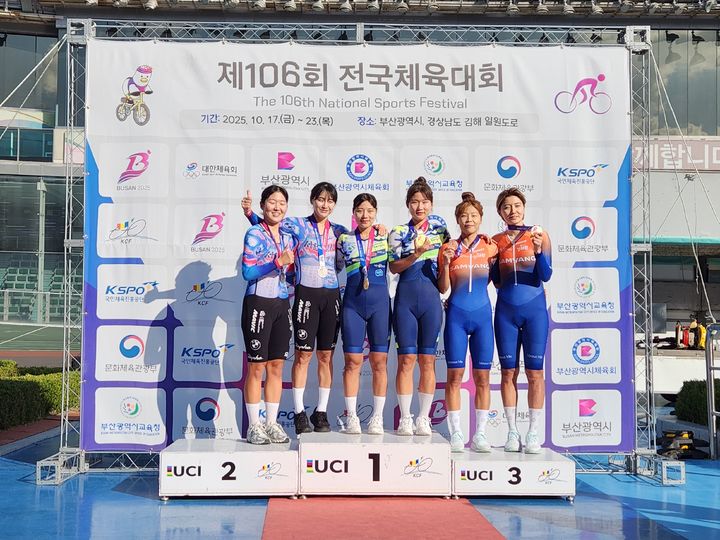 [상주=뉴시스] 상주시청 사이클팀. (사진=상주시 제공) 2025.10.26 photo@newsis.com *재판매 및 DB 금지