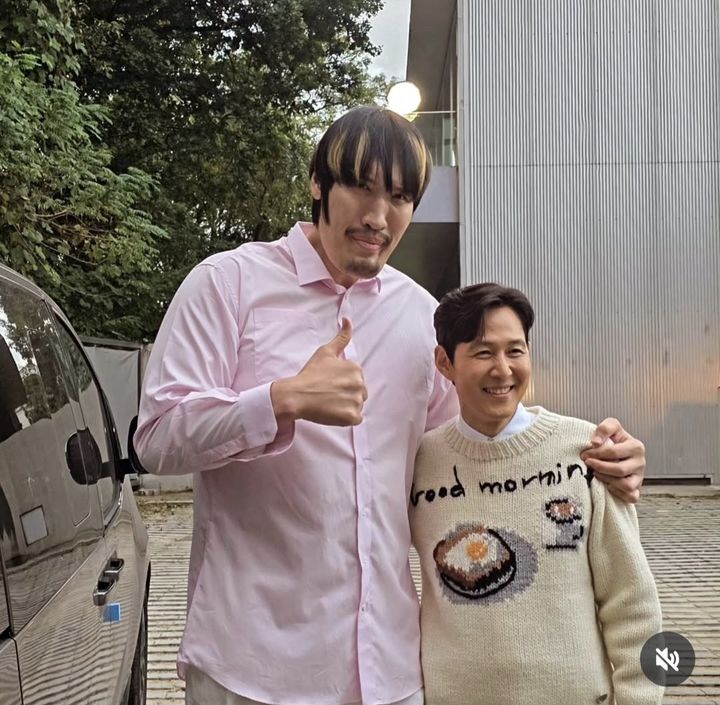 [서울=뉴시스] 최홍만, 이정재. (사진=최홍만 인스타그램 캡처) 2025.10.26. photo@newsis.com *재판매 및 DB 금지