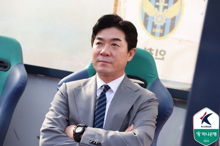 [서울=뉴시스] 프로축구 K리그2 인천유나이티드의 윤정환 감독. (사진=한국프로축구연맹 제공) *재판매 및 DB 금지