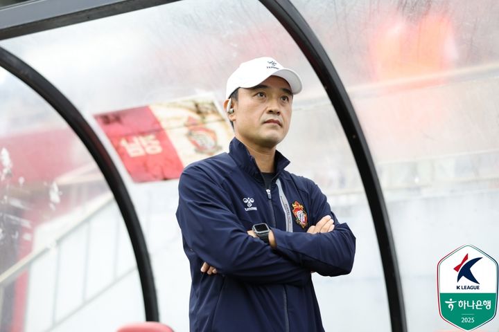 [서울=뉴시스] 프로축구 K리그2 경남FC의 김필종 감독대행. (사진=한국프로축구연맹 제공) *재판매 및 DB 금지