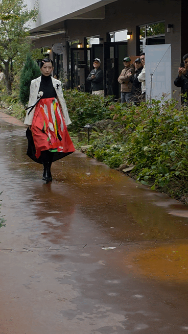 [사진=박현주 미술전문기자]하태임 작가의 작품으로 만든 옷을 입고 런웨이를 빚낸 키즈 아트 패션쇼 *재판매 및 DB 금지