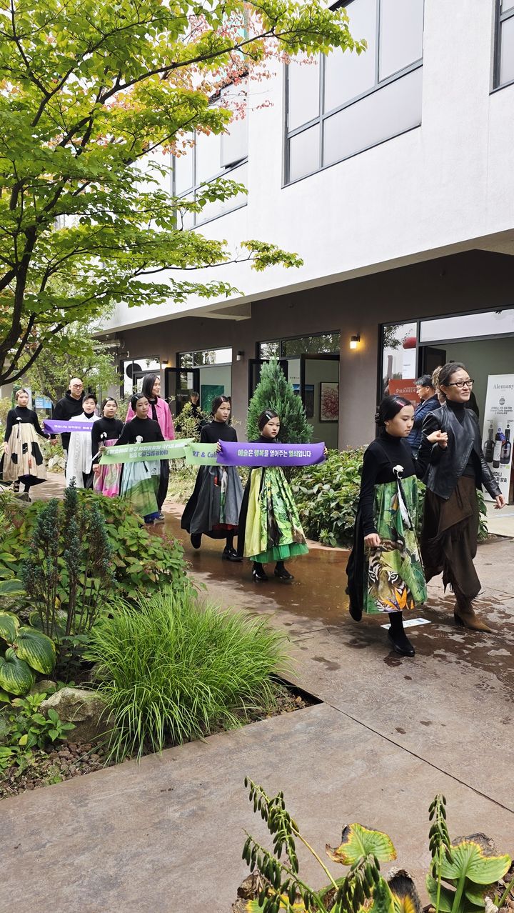 [사진=박현주 미술전문기자]키즈 아트 패션쇼 *재판매 및 DB 금지