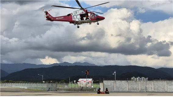 [대구=뉴시스] 한국공항공사 대구공항은 대구국제공항 계류장에서 '항공기 사고수습 종합훈련'을 실시했다. (사진=한국공항공사 대구공항 제공) 2025.10.26. photo@newsis.com *재판매 및 DB 금지