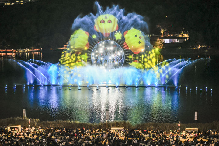 [화성=뉴시스]2025 화성 루나 빛 축제 모습.(사진=화성시 제공)2025.10.26.photo@newsis.com *재판매 및 DB 금지