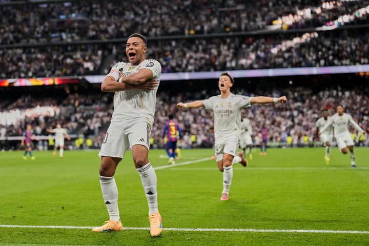 [마드리드=AP/뉴시스] 스페인 프로축구 프리메라리가 레알 마드리드의 킬리안 음바페(왼쪽). 2025.10.26.