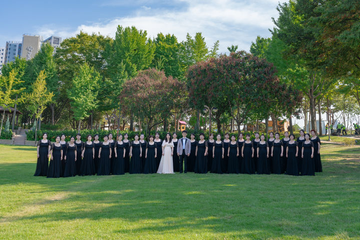[대구=뉴시스] 대구서구여성합창단. (사진=대구 서구문화회관 제공) 2025.10.27. photo@newsis.com *재판매 및 DB 금지