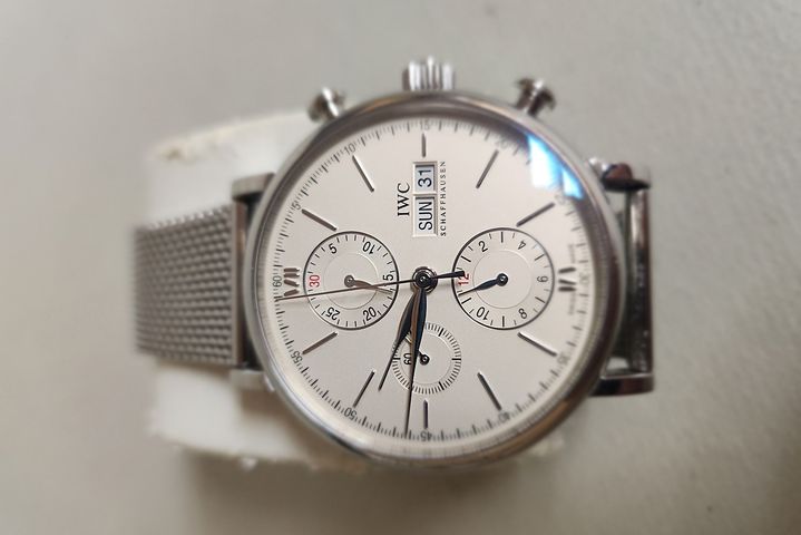 감정가 500만원의 IWC 시계가 735만원에 낙찰됐다.(사진=전북도 제공) *재판매 및 DB 금지