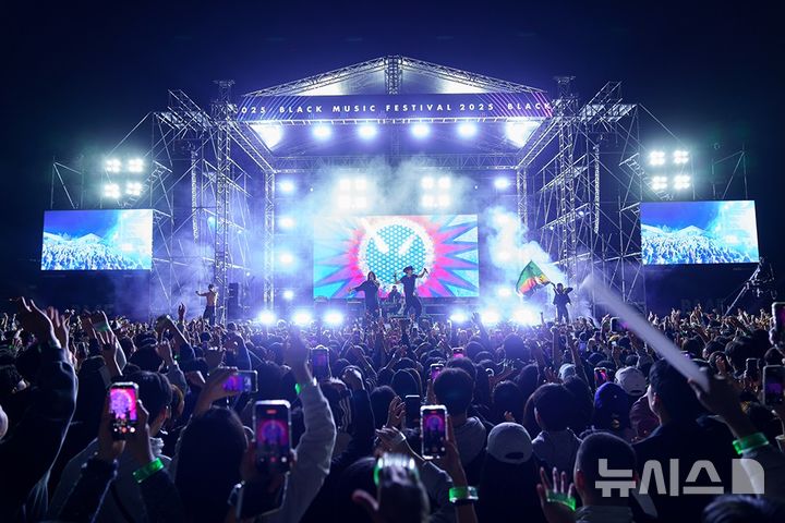 [의정부=뉴시스] 제7회 블랙뮤직페스티벌(BMF) 현장. (사진=의정부문화재단 제공) 2025.10.27 photo@newsis.com