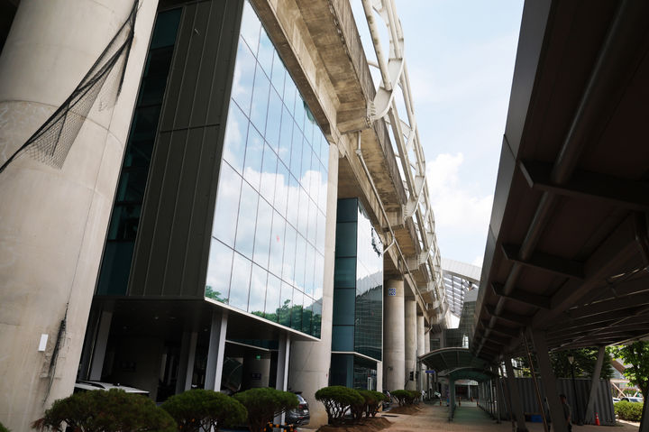 충북 청주시 흥덕구 오송읍 KTX 오송역 B주차장 일대 철로 아래 조성된 오송선하마루. (사진=충북도 제공) *재판매 및 DB 금지