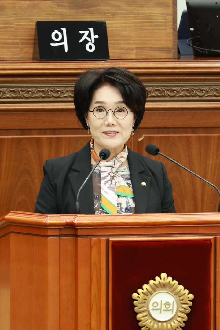 [창원=뉴시스] 강경국 기자 = 이종화 경남 창원시의원이 27일 열린 제147회 임시회에서 5분 발언을 하고 있다. (사진=창원시의회 제공). 2025.10.27. photo@newsis.com *재판매 및 DB 금지