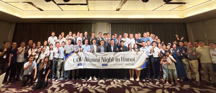 [울산=뉴시스] 구미현 기자 = 울산대 RISE사업단이 지난 19~25일 베트남 하노이와 호찌민에서 현지 대학과의 협력 강화를 위한 글로벌 인재 교류·동문 네트워크 행사를 진행했다. 사진은 기념촬영 모습 (사진=울산대 제공) 2025.10.27. photo@newsis.com *재판매 및 DB 금지