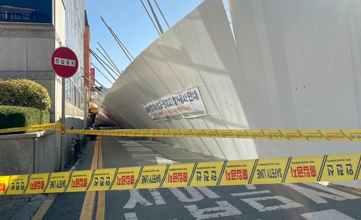 붕괴한 안전펜스.(사진=충주시 제공) *재판매 및 DB 금지