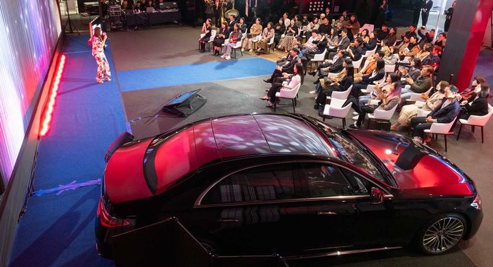 [서울=뉴시스] 지난 21일 서울 강남구 자곡동 메르세데스-벤츠 전시장에서 열린 '더 스테이지 한성’'공연 모습. (사진=한성자동차 제공) 2025.10.27 photo@newsis.com *재판매 및 DB 금지