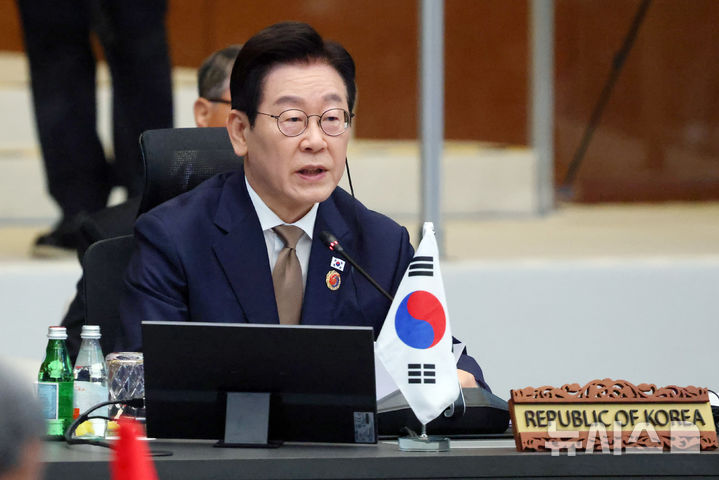 [쿠알라룸푸르=뉴시스] 고범준 기자 = 이재명 대통령이 27일(현지 시간) 말레이시아 쿠알라룸푸르 컨벤션 센터에서 열린 한-아세안(ASEAN·동남아시아국가연합) 정상회의에서 발언하고 있다. 2025.10.27. bjko@newsis.com