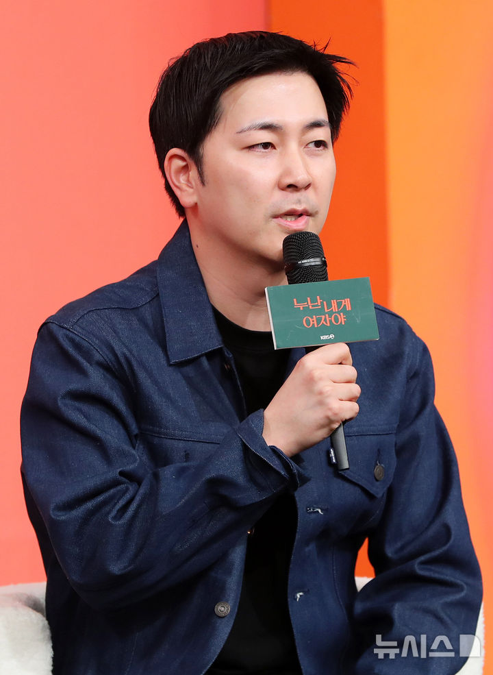 [서울=뉴시스] 김혜진 기자 = 박진우PD가 27일 오전 서울 영등포구 KBS본관에서 열린 예능 프로그램 '누난 내게 여자야' 제작발표회에서 인사말을 하고 있다. 2025.10.27.&nbsp; jini@newsis.com