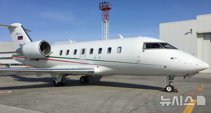 [서울=뉴시스]VIP 비즈니스 제트기를 운영하는 러시아 항공사 아비아서비스의 봄바디어 챌린저 605 항공기 RA-67147.(출처=아비아서비스, NK 뉴스에서 재인용) 2025.10.28.
