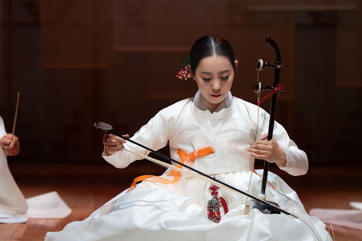 국립국악원 민속악단 김정림이 해금을 연주하는 모습. (사진=국립국악원 제공) *재판매 및 DB 금지