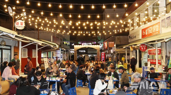 [안성=뉴시스] 경기 안성시 죽산시장 곱창축제 모습 (사진=안성시 제공) 2025.10.28. photo@newsis.com 