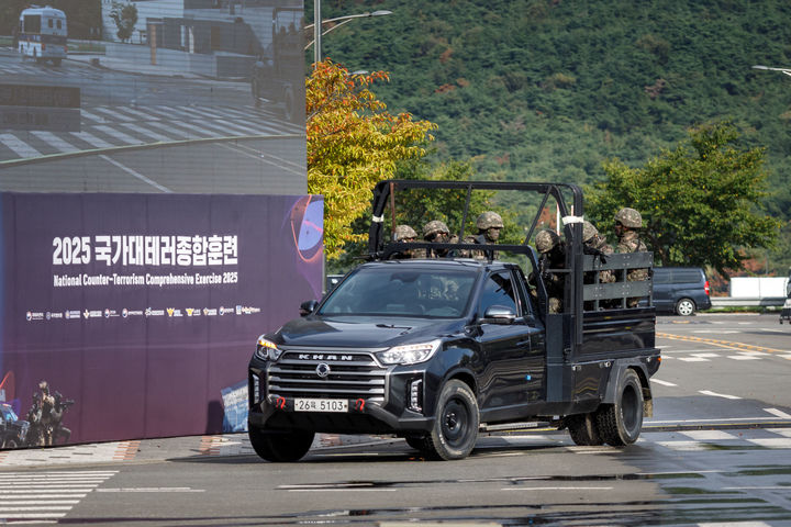 [경주=뉴시스] 군 당국이 내달 1일까지 열리는 아시아태평양경제협력체(APEC) 정상회의의 성공적인 개최를 위해 경호·경비 및 대테러 작전 준비태세를 완비했다. (사진=육군 제2작전사령부 제공) 2025.10.28. photo@newsis.com *재판매 및 DB 금지