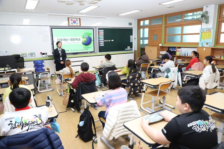 [울산=뉴시스] 울산연구원(원장 편상훈)은 올해 울산시교육청과 협력·기획한 학교 기반 환경교육 프로그램 ‘기후재난 대응학교’를 성공적으로 운영했다고 28일 밝혔다. (사진= 울산연구원 제공) 2025.10.28.photo@newsis.com *재판매 및 DB 금지