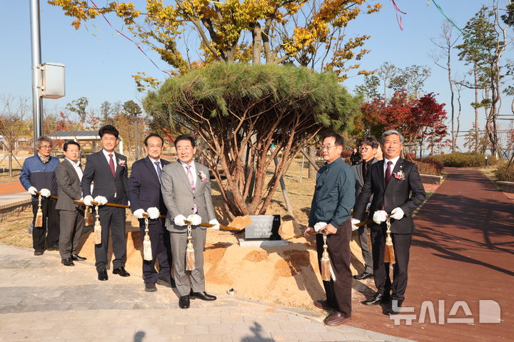 [청주=뉴시스] 2호 근린공원 준공식 (사진=진천군 제공)