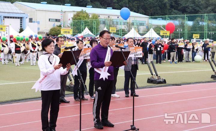 [군포=뉴시스] 군포시 철도지하화 촉구 결의대회 현장. (사진=군포시 제공).2025.10.28. photo@newsis.com