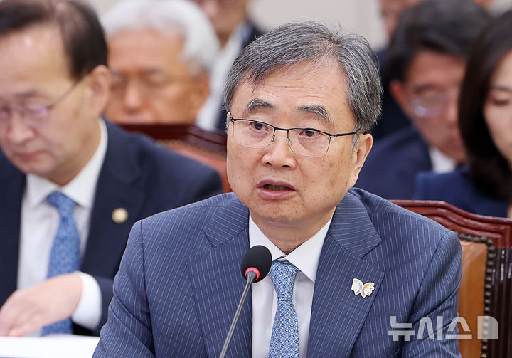 [서울=뉴시스] 김명년 기자 = 조현 외교부 장관이 지난 10월 28일 오전 서울 여의도 국회 외교통일위원회에서 열린 외교부-통일부 등에 대한 국정감사에서 질의에 답하고 있다. 2025.10.28. kmn@newsis.com