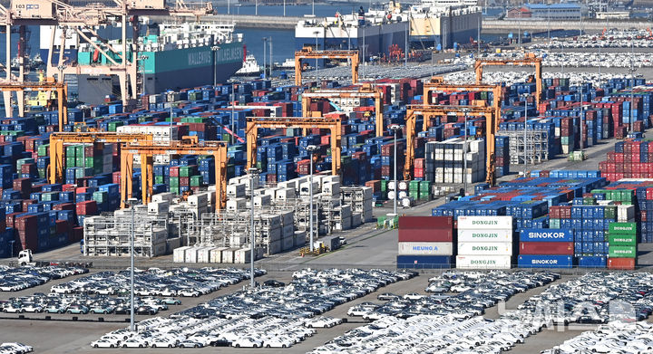 AI 투자가 이끈 반도체 경기…한은 "내년 상반기까지 확장"