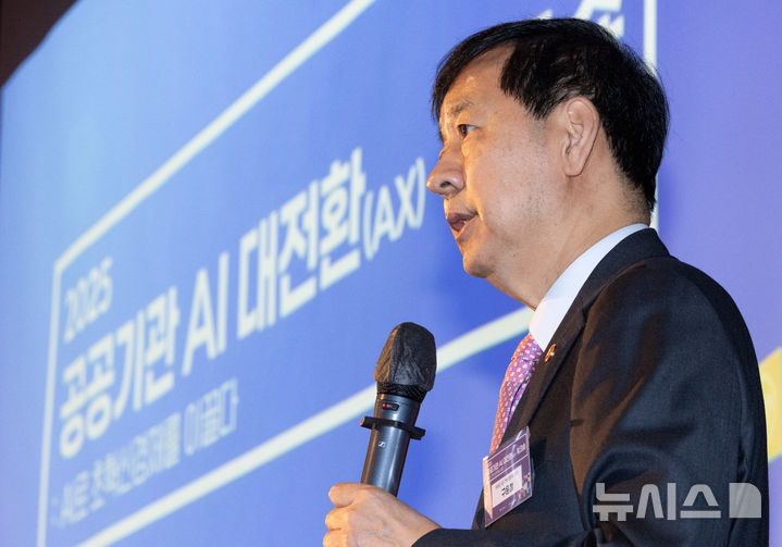 [서울=뉴시스] 황준선 기자 = 구윤철 경제부총리 겸 기획재정부 장관이 28일 오후 서울 마포구 누리꿈스퀘어에서 열린 공공기관 AI 대전환(AX) 워크숍에서 개회사를 하고 있다. 2025.10.28. hwang@newsis.com