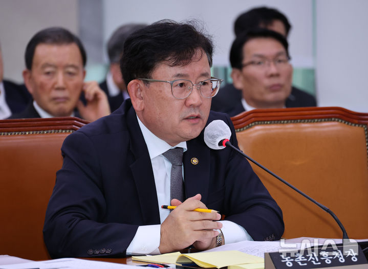[서울=뉴시스] 김금보 기자 = 이승돈 농촌진흥청 청장이 28일 서울 여의도 국회에서 열린 농림축산식품해양수산위원회 국정감사에서 질의에 답하고 있다. 2025.10.28. kgb@newsis.com