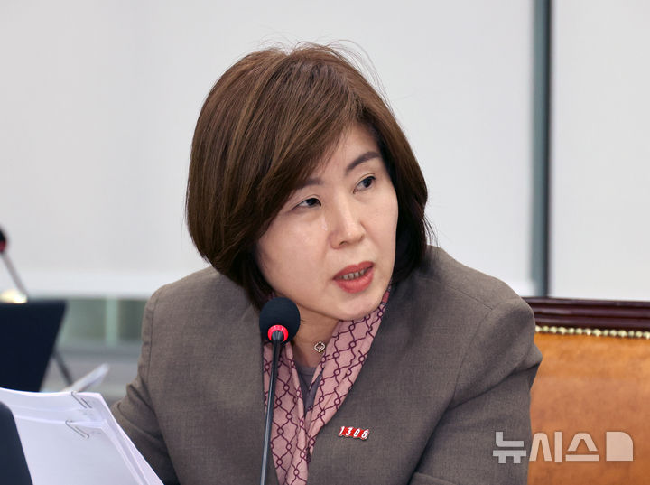 [서울=뉴시스] 김금보 기자 = 김미애 국회 보건복지위원회 국민의힘 간사가 28일 서울 여의도 국회에서 열린 보건복지위원회 국정감사에서 질의를 하고 있다. 2025.10.28. kgb@newsis.com