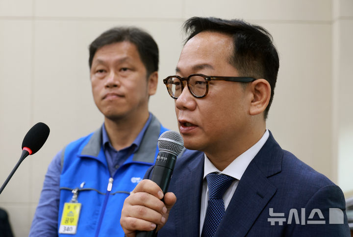 질의에 답하는 채정식 대표 - 뉴스 썸네일 이미지