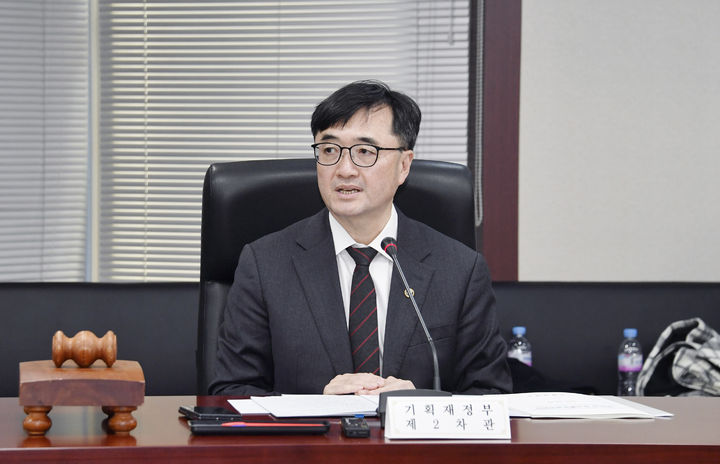 [서울=뉴시스] 김근수 기자 = 임기근 기획재정부 2차관이 회의를 주재하고 있다. (사진=기획재정부 제공) 2025.10.28. photo@newsis.com *재판매 및 DB 금지