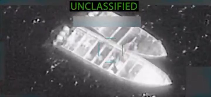 [서울=뉴시스] 피트 헤그세스 미 국방장관은 28일(현지 시간) 엑스(X·옛 트위터)에서 "전날(27일) 트럼프 대통령의 지시에 따라 전쟁부(국방부)는 동태평양에서 마약을 밀수하는 지정 테러단체가 운항하던 4척의 선박을 상대로 세 차례의 치명적 타격을 가했다"고 밝혔다. (사진 = 헤그세스 장관 X 갈무리) 2025.10.28. *재판매 및 DB 금지